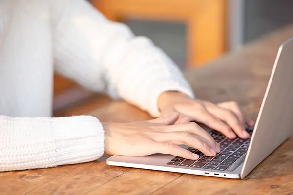 笔记本电脑部分按键失灵,什么原因?